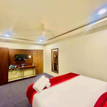 Hotel Eagle Grand Hyderabad Airport Zone Shamshabad Exteriör bild