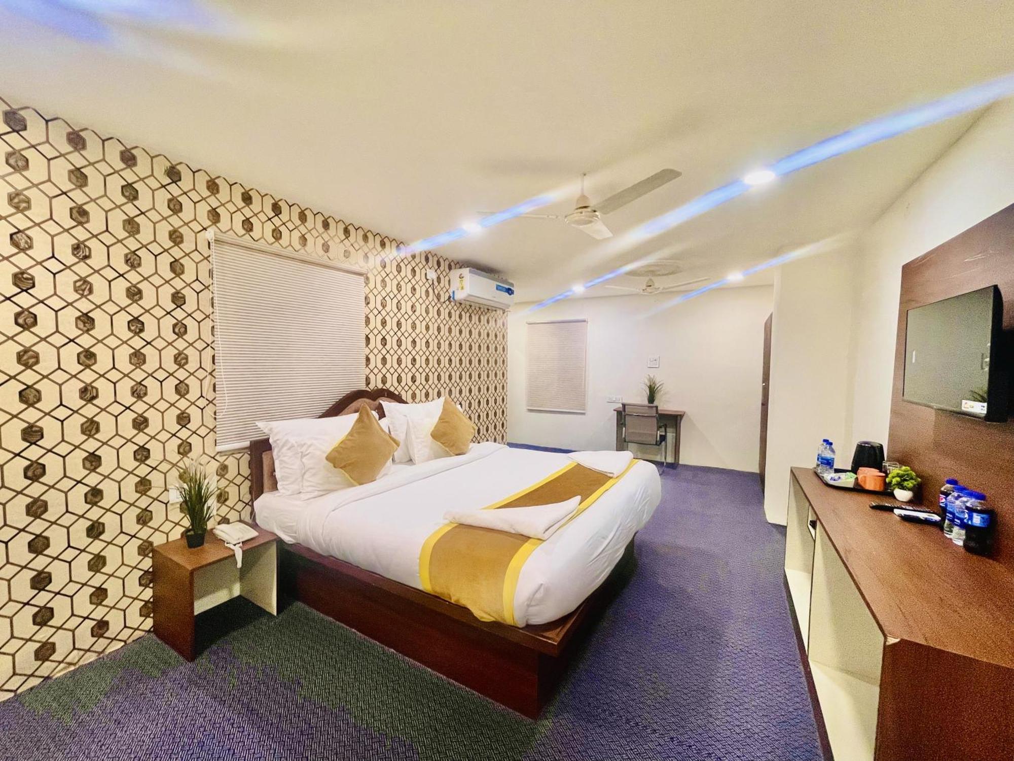 Hotel Eagle Grand Hyderabad Airport Zone Shamshabad Exteriör bild