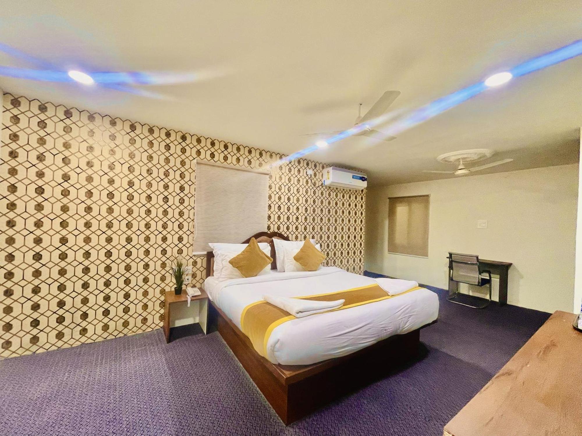Hotel Eagle Grand Hyderabad Airport Zone Shamshabad Exteriör bild