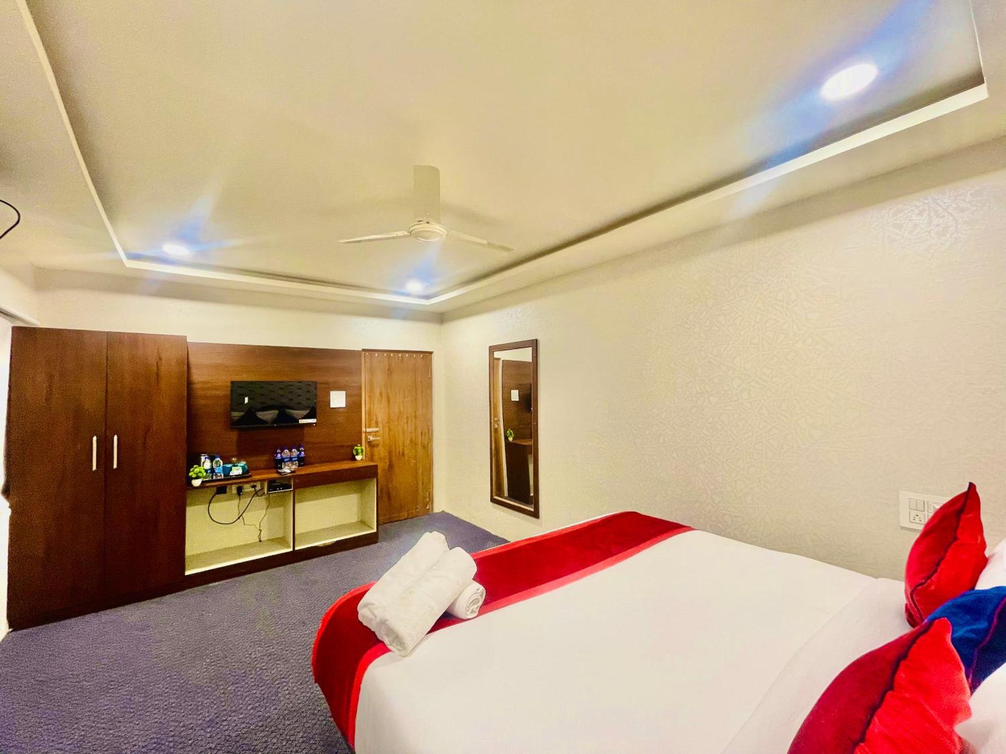 Hotel Eagle Grand Hyderabad Airport Zone Shamshabad Exteriör bild